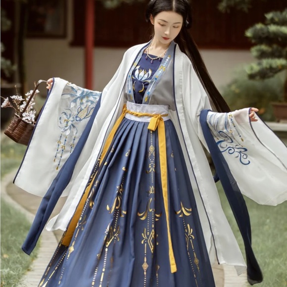 Chinese traditional hanfu dress - Picture 3 of 10